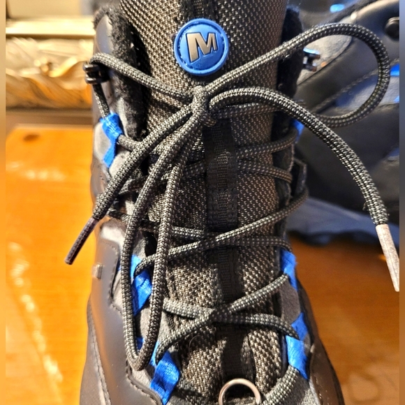 Merrell insulated boots. Sz.8 - Picture 10 of 12
